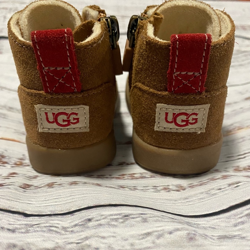 UGG infant 2/3 boots